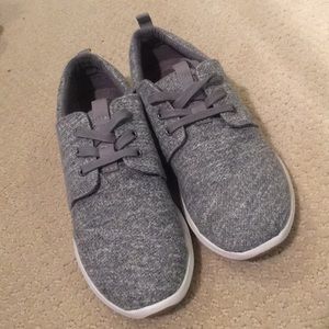 TOMS sneakers size 6